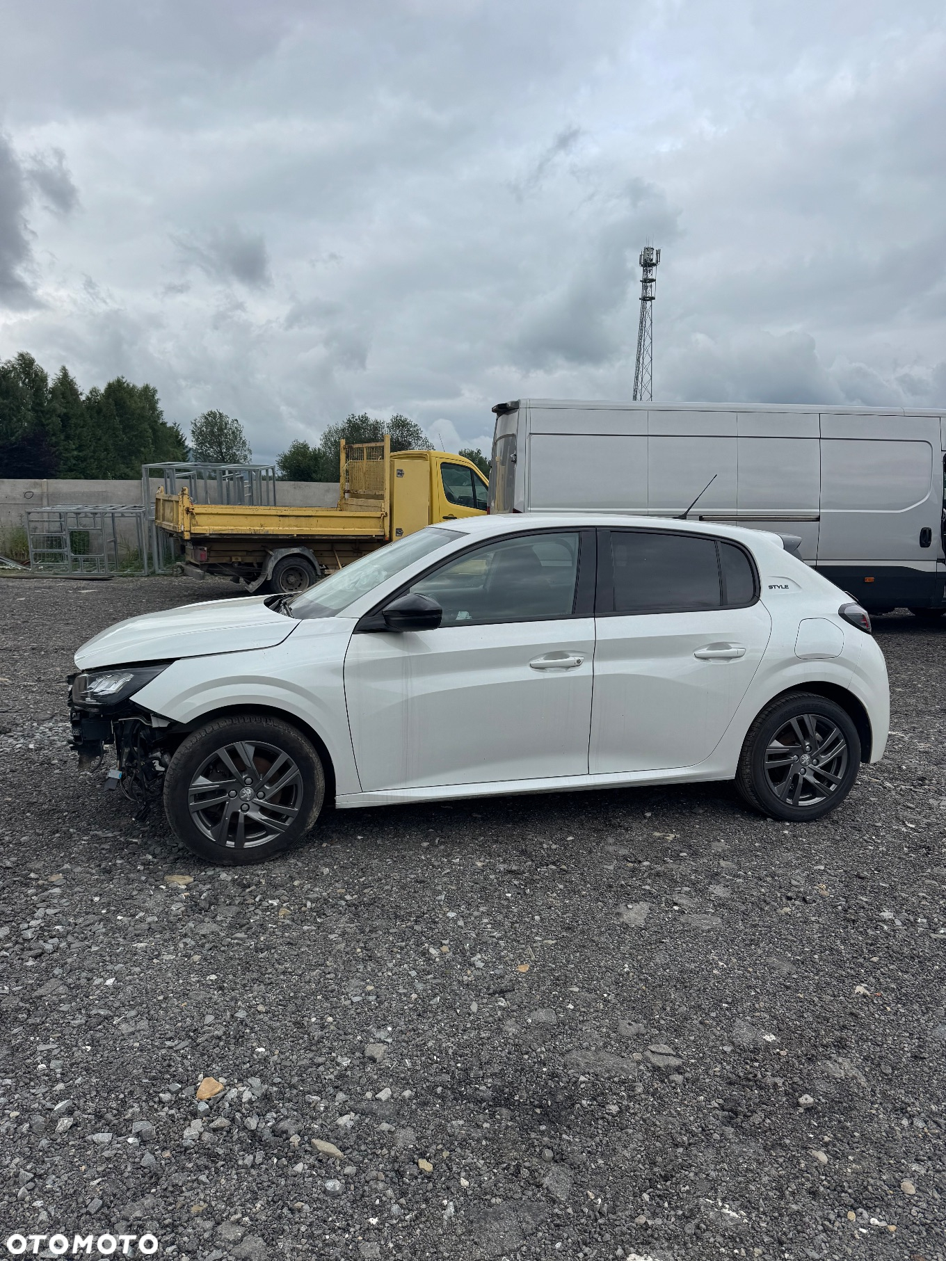 Peugeot 208 - 11