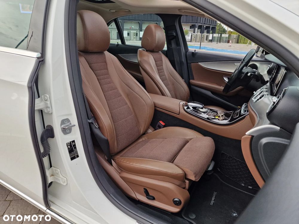 Mercedes-Benz Klasa E 220 d 4-Matic Business Edition 9G-TRONIC - 26