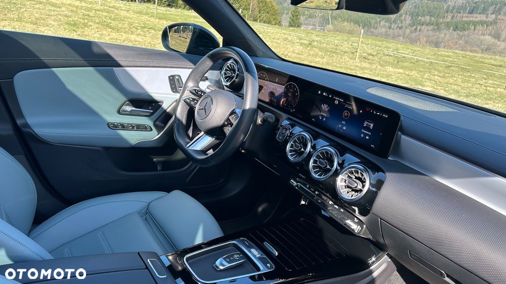 Mercedes-Benz CLA 200 AMG Line 7G-DCT - 14