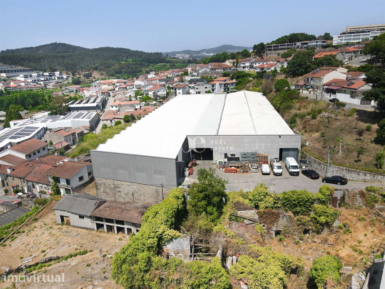 Arrendamento | Armazém de 2.434 m2 com escritório em Guimarães - Grande imagem: 2/17