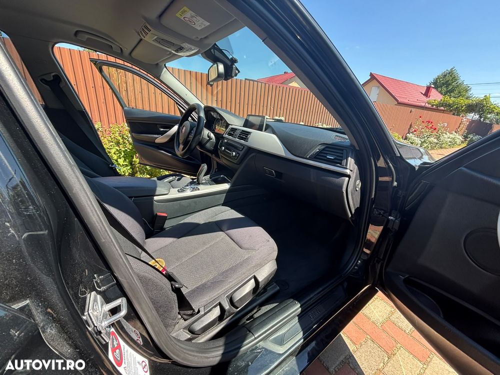 BMW Seria 3 320d Aut. - 25