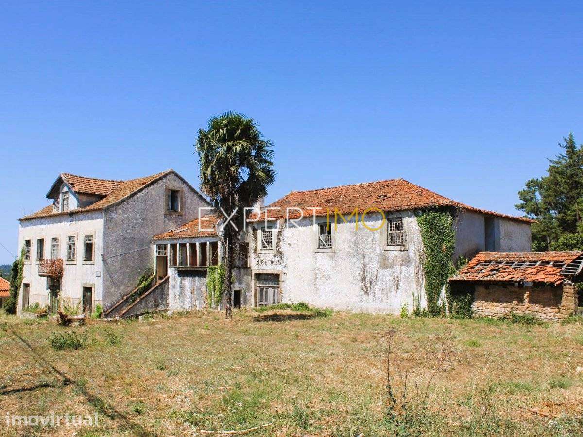Moradia em granito para recuperar com 17.509 m2 de terreno - Grande imagem: 4/24