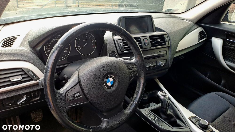 BMW Seria 1 114i - 4