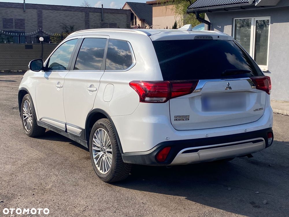 Mitsubishi Outlander - 1