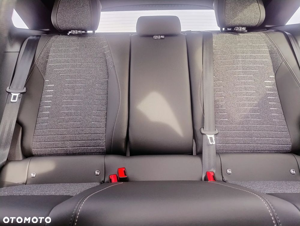 Peugeot 3008 1.2 PureTech mHEV Allure e-DCS6 - 23