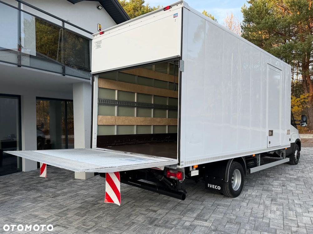 Iveco 72C18 Kontener + Winda BAR 1T / Kontener 5.35m x 2.24m x 2.3m / Bogate wyposażenie / UDT do 05.2028 / Salon PL / Zadbany od 1wł / Rozstaw osi 4.75m / FV23% - 14