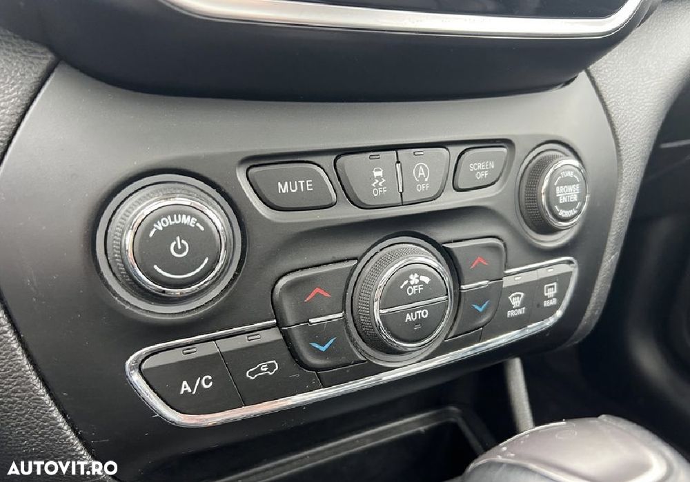 JEEP Cherokee 2020 — imagine 14