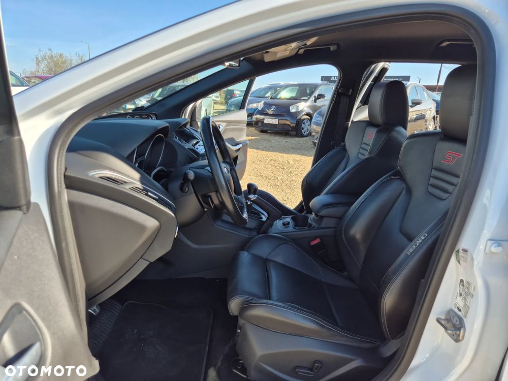 Ford Focus 2.0 EcoBoost ST mit Leder-Sport-Paket - 5