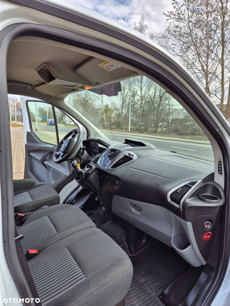 Ford TRANSIT CUSTOM - 13