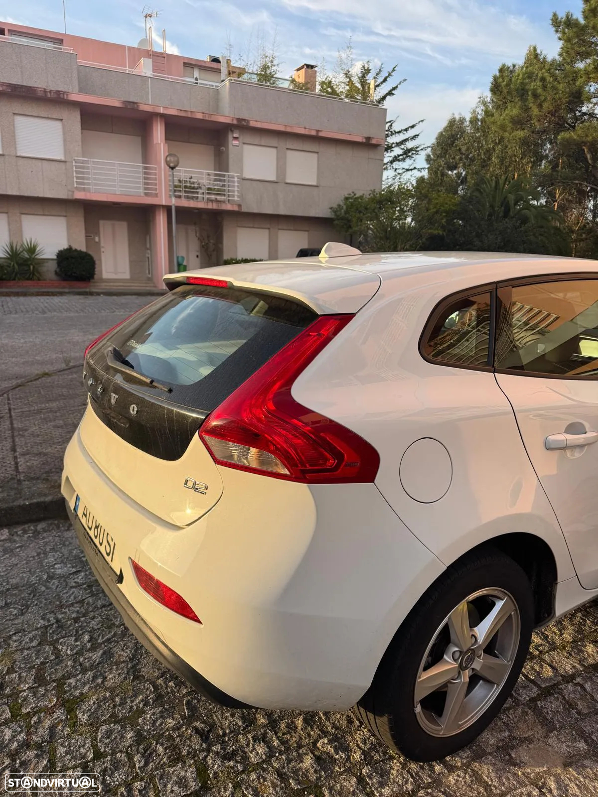 Volvo V40 2.0 D2 Momentum Geartronic - 4