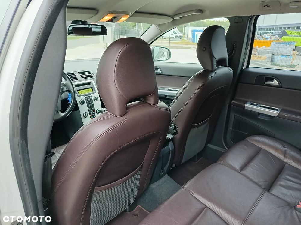 Volvo V50 D2 R-Design - 22