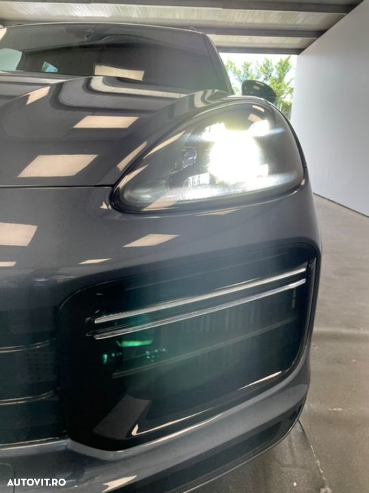 Porsche Cayenne Turbo - 9