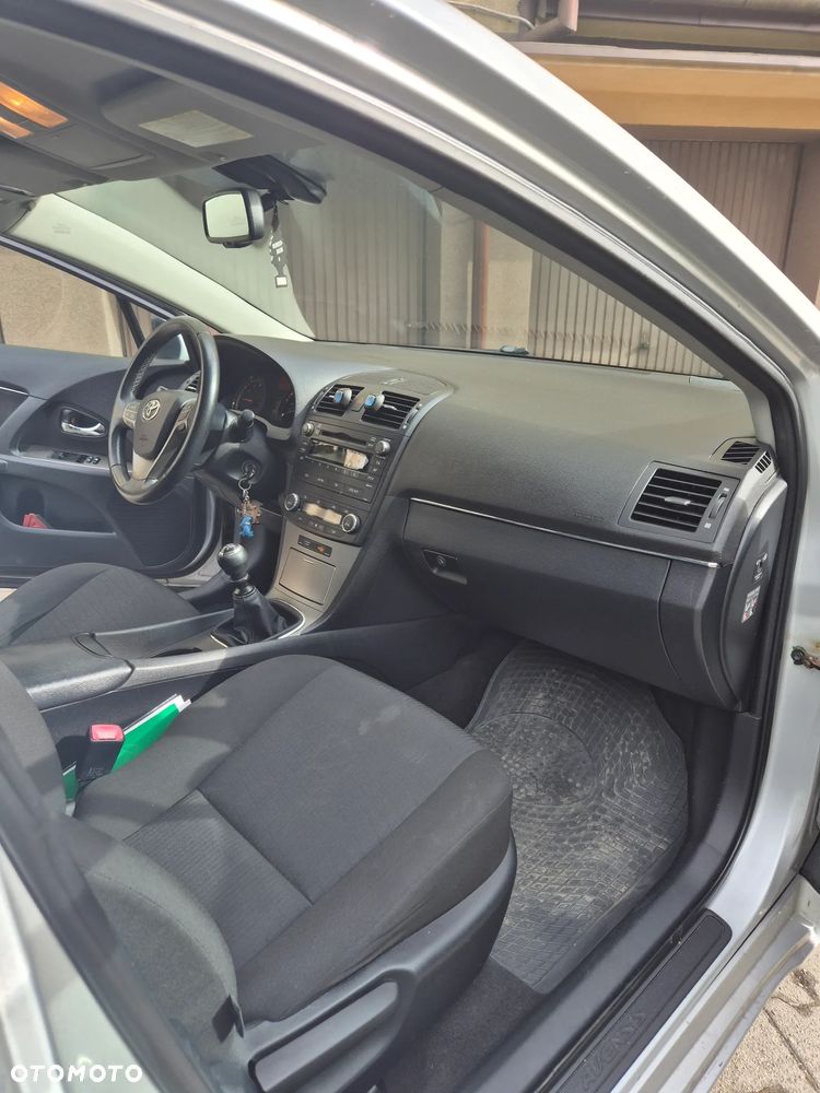 Toyota Avensis 1.8 Sol - 16