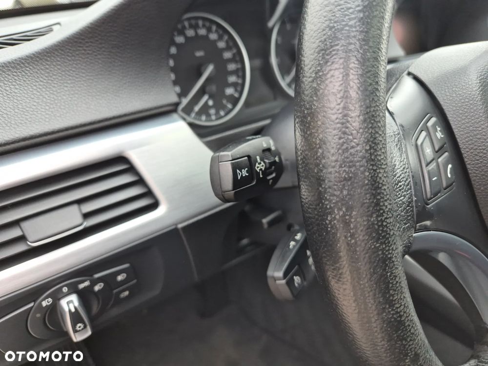 BMW Seria 3 318i Edition Exclusive - 23