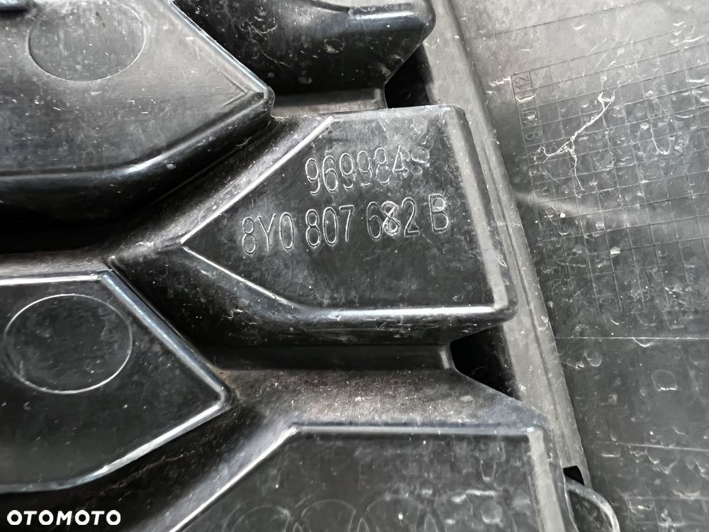 AUDI A3 8Y S-LINE sline 20- Kratka zderzaka prawa pdc 8Y0807682B - 7