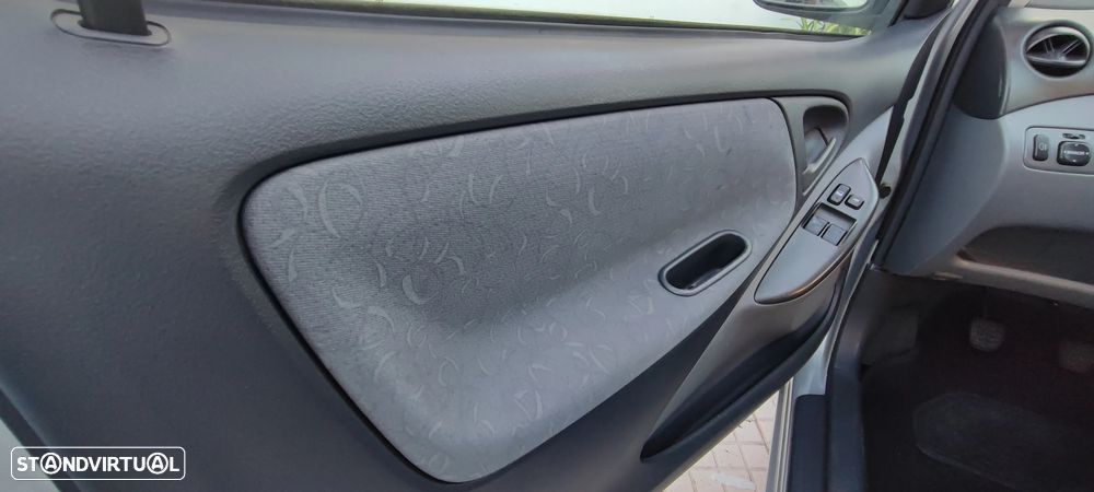 Toyota Yaris 1.0 Sol ABS - 14