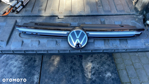 VW Golf 8 VIII GTI grill LED 21r.