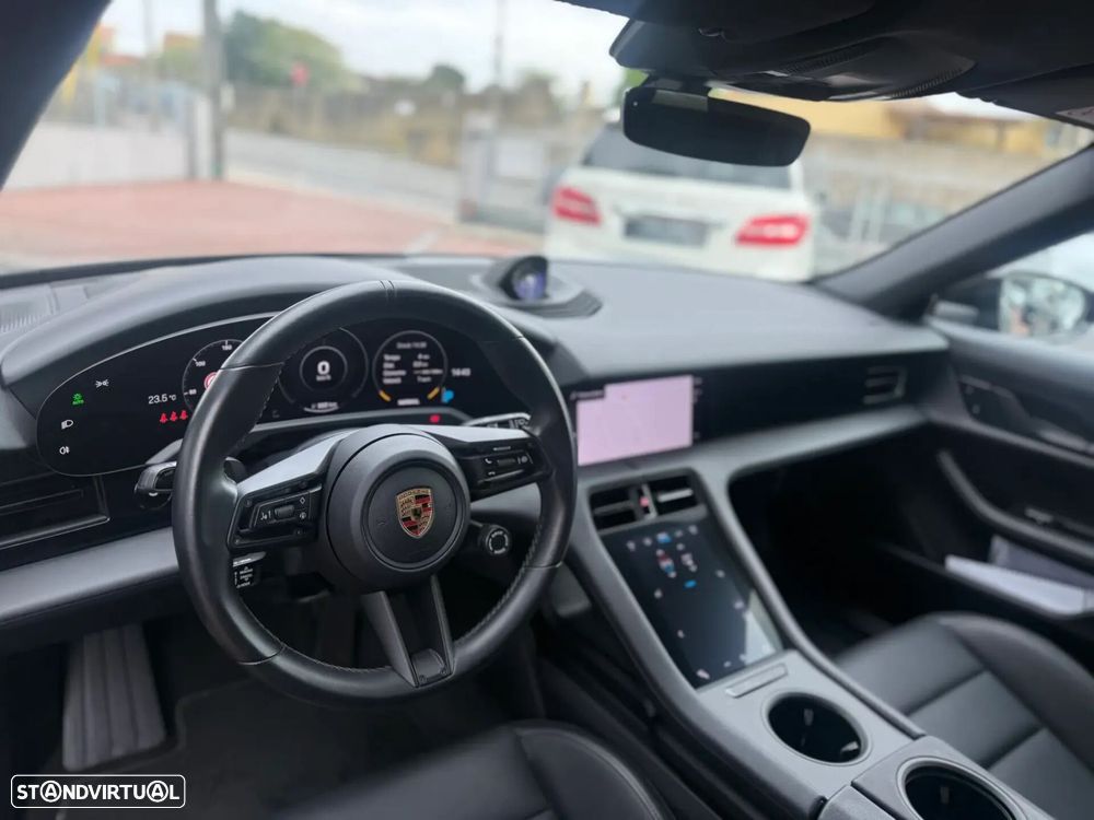 Porsche Taycan Sport Turismo - 11