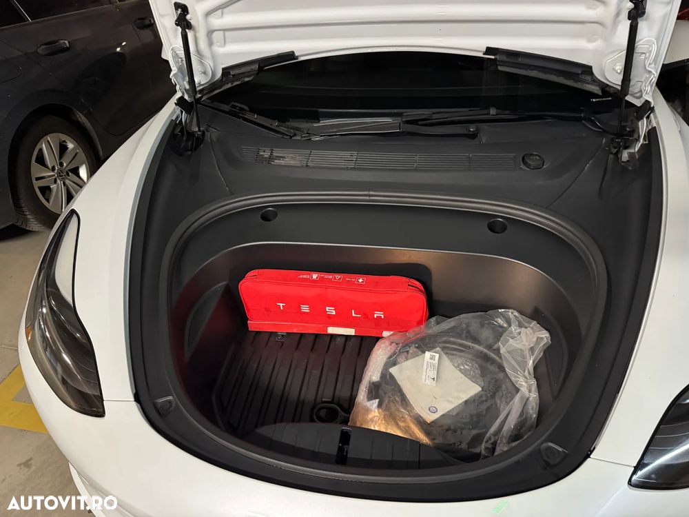 Tesla Model 3 - 7