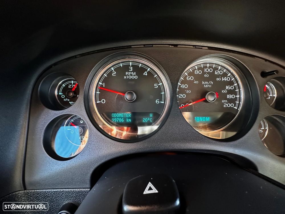 Chevrolet Suburban - 9