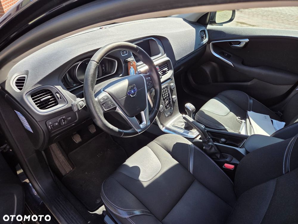 Volvo V40 D2 - 9
