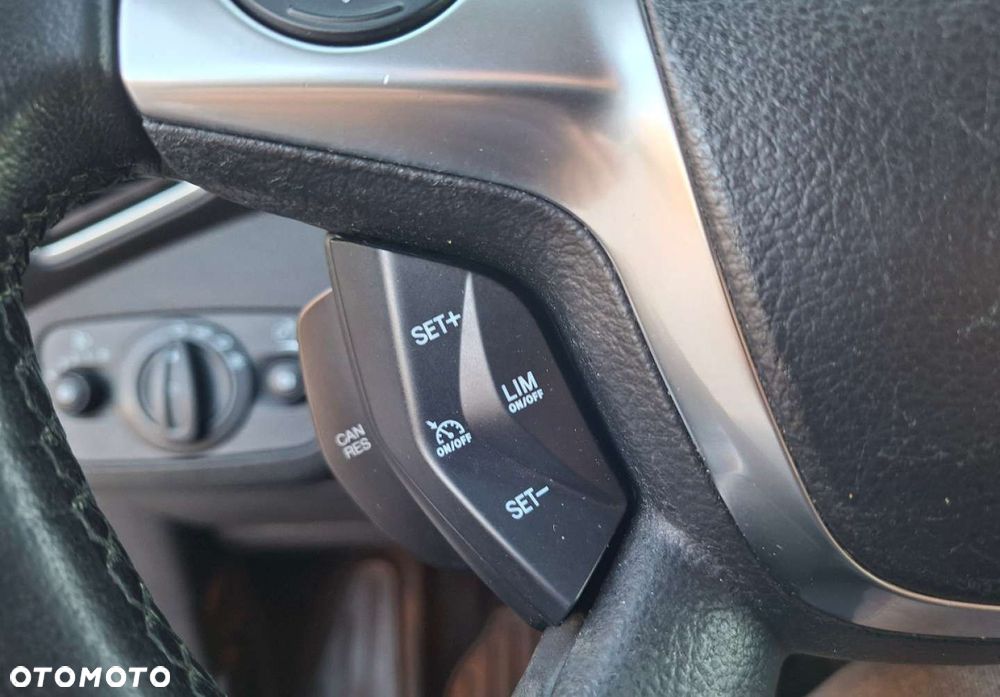 Ford Kuga - 36