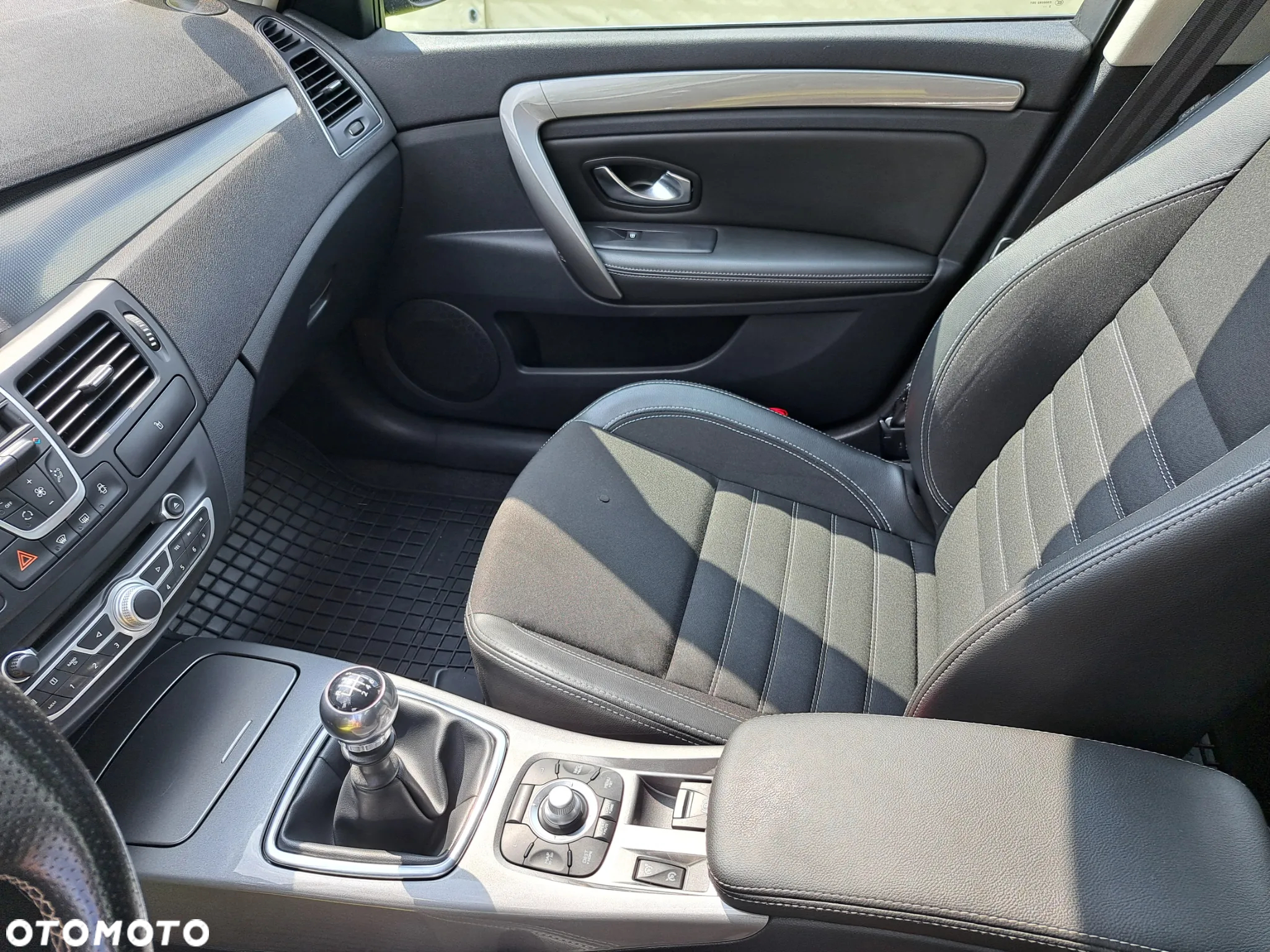 Renault Laguna dCi 110 FAP Limited - 12