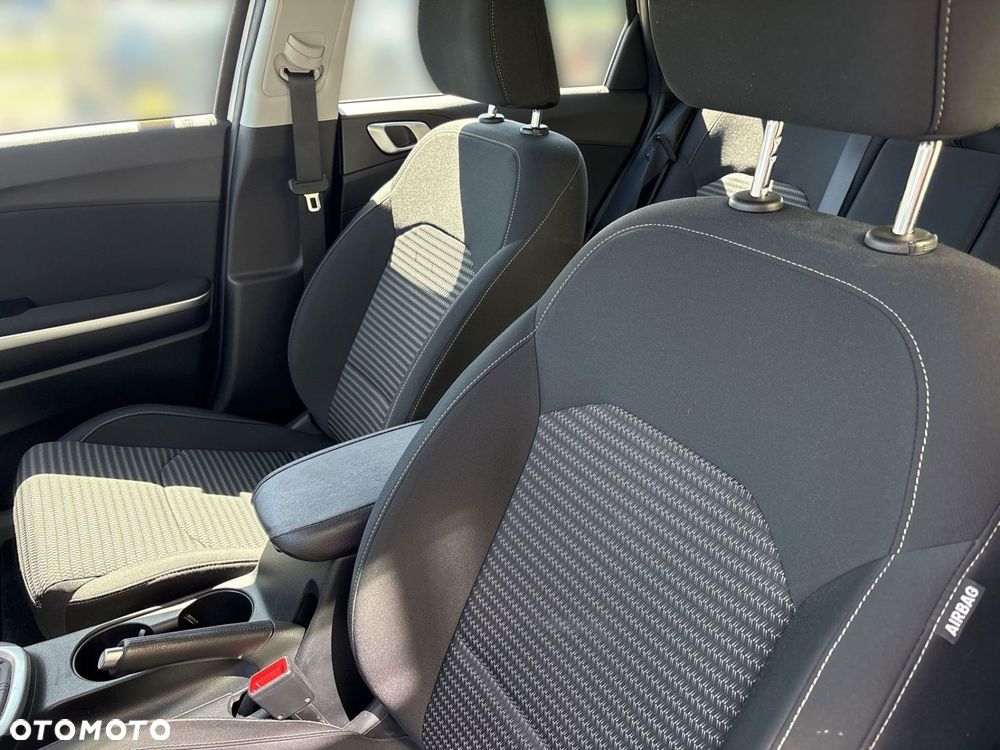 Kia Ceed - 11