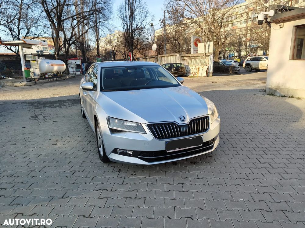 Skoda Superb 2.0 TDI DSG Ambition - 4