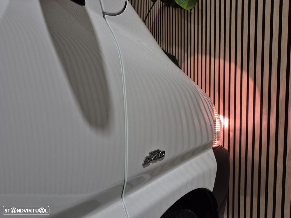 Toyota HiAce 2.5 D-4D Service 2.8T - 6