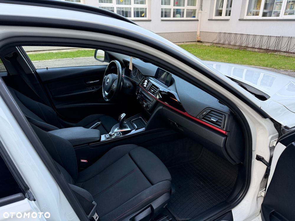 BMW Seria 3 320d DPF Touring Edition Sport - 8