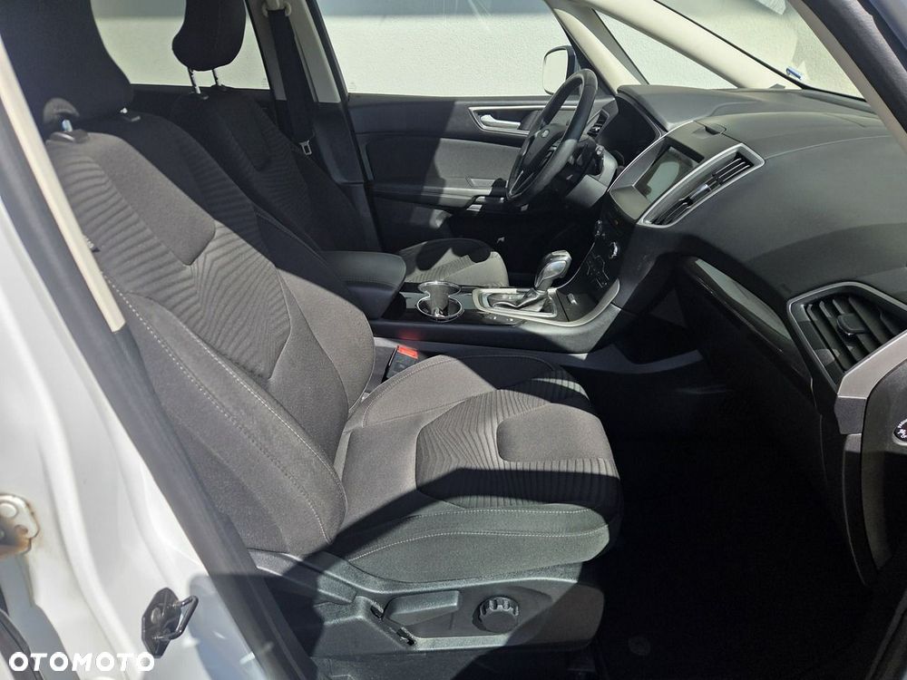 Ford S-Max - 11