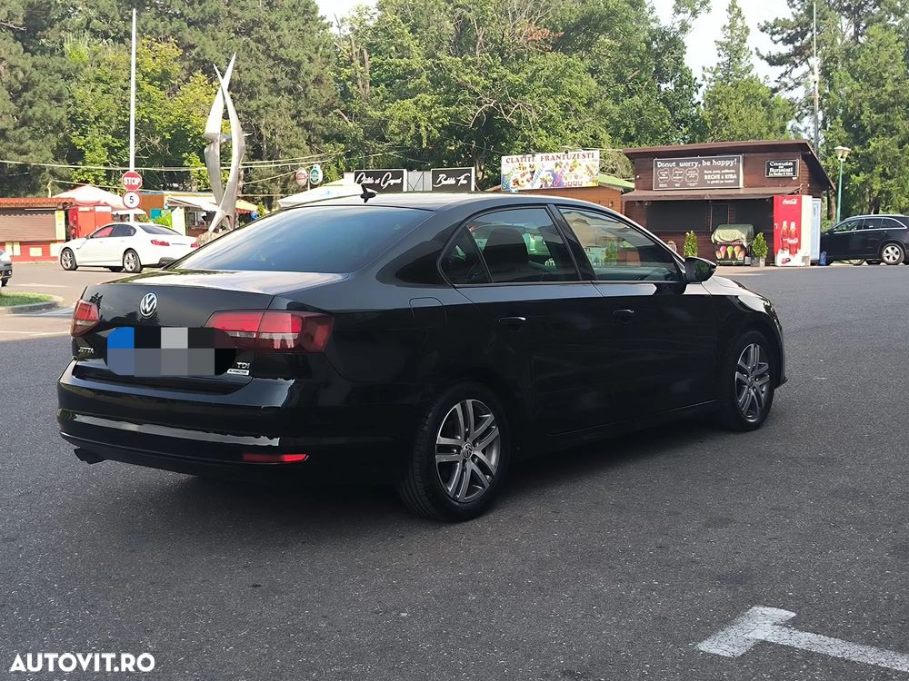 Volkswagen Jetta 2.0 TDI Comfortline - 4