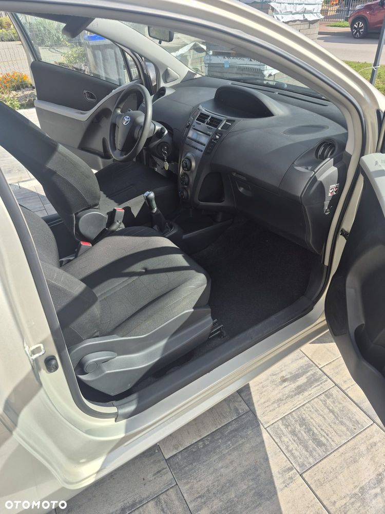 Toyota Yaris 1.0 Terra A/C - 8
