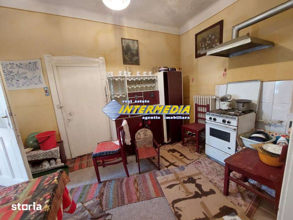 Casa de vanzare in Centru pozitie buna - Imagine principală: 3/8