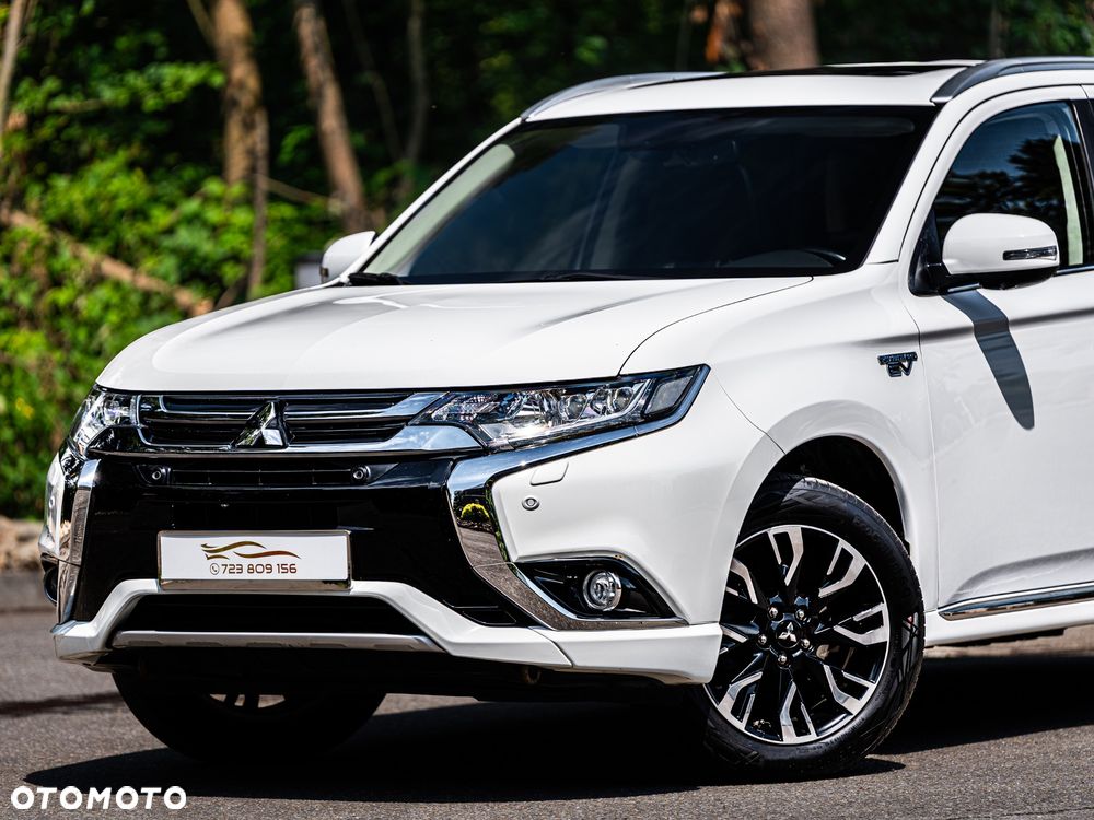 Mitsubishi Outlander 2.0 4WD Plug-In Hybrid Plus - 14