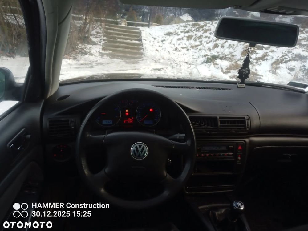 Volkswagen Passat 1.9 TDI Highline - 14