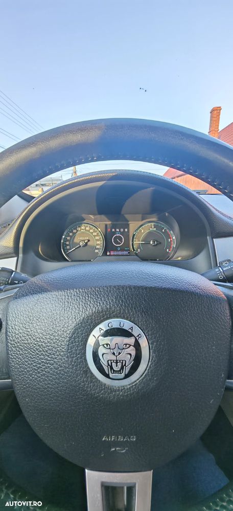 Jaguar XF 2.2D - 8