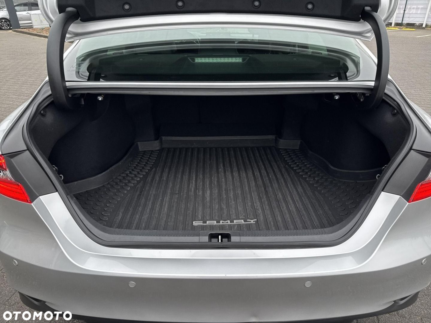 Toyota Camry - 11