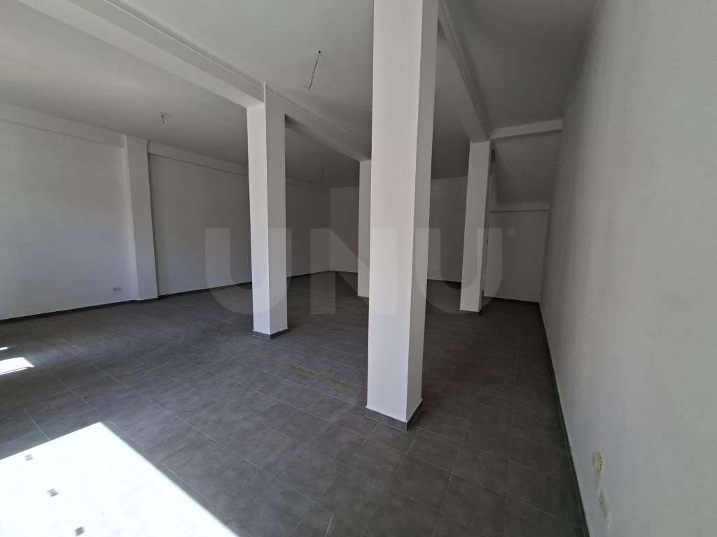 Loja ampla para venda em Hilarião - Torres Vedras. - Grande imagem: 2/5