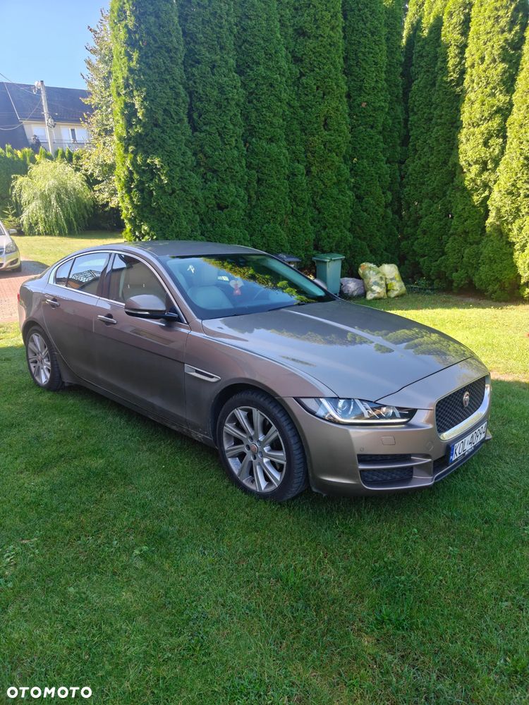 Jaguar XE 2.0 T Prestige - 3