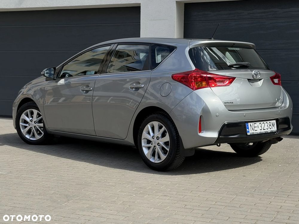 Toyota Auris - 13
