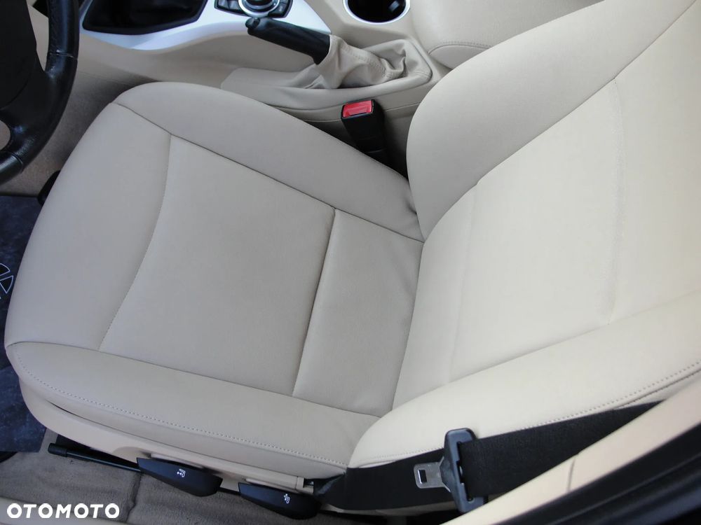 BMW X1 sDrive18d xLine - 26