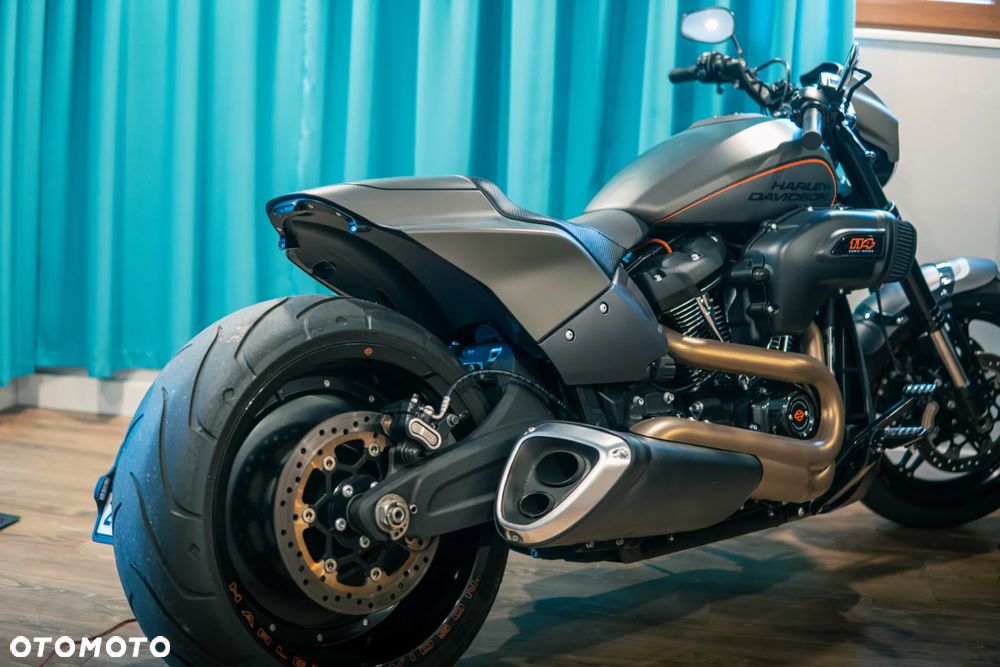 Harley-Davidson Softail FXDR - 4