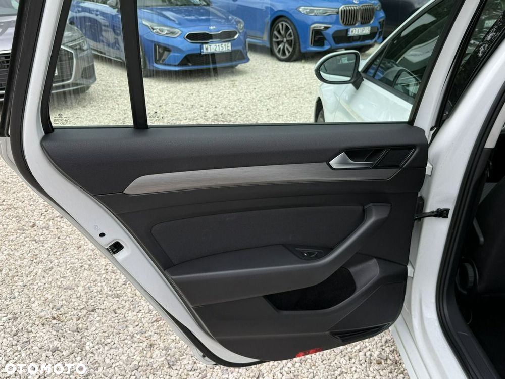 Volkswagen Passat - 15