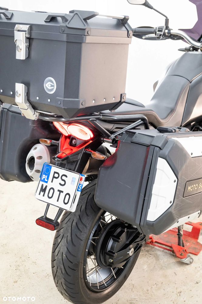 Moto Guzzi V85 - 18