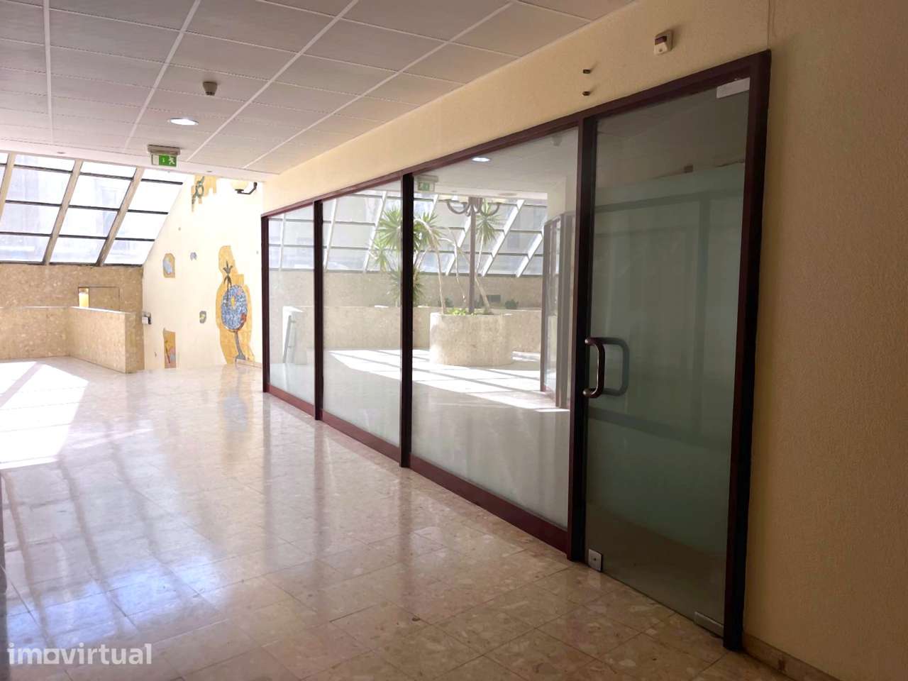 Loja / Escritório para arrendamento nas Galerias Topázio, Coimbra - Grande imagem: 3/14