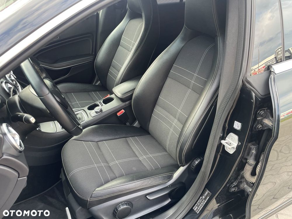 Mercedes-Benz CLA 180 AMG Line - 15