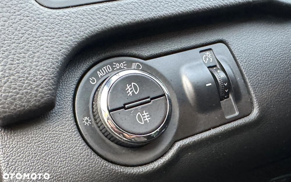 Opel Insignia 2.0 CDTI Cosmo S&S - 26