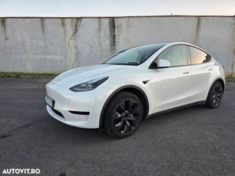 Tesla Model Y - 5
